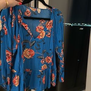 Loft beach blouse with flowers in size M
